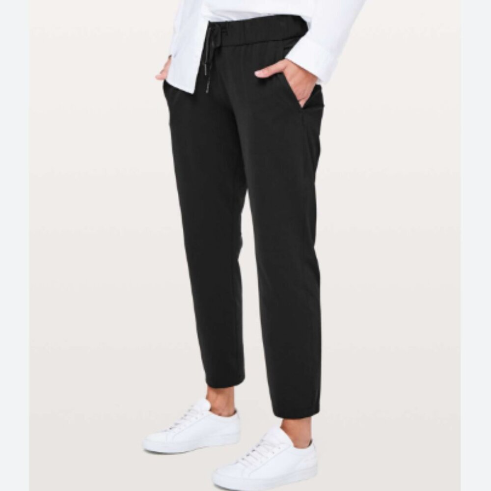 Lululemon On The Fly Pant 28" Size 2 in Black Stretch Pull-on Casual Drawstring